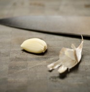 uncheffed - Peeling Garlic